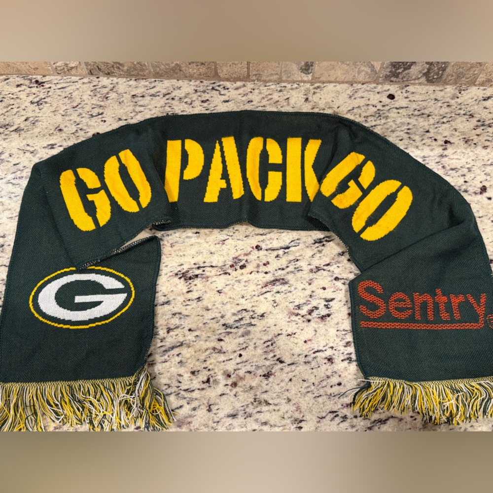 Forever Collectibles Sentry Go Pack Go Scarf